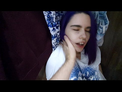 ❤️ 押し入れの中の姉ちゃんを発見し、イクのを手伝う ☑ ポルノ ❌️